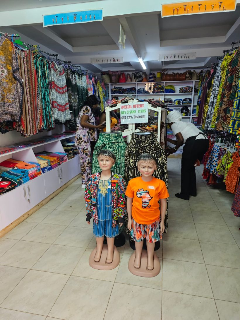 Maasai market, Giraffe center and Bomas of Kenya Cultural tour